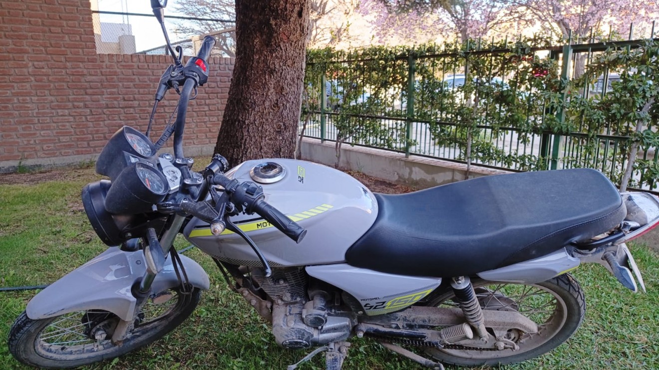 Le robaron la moto a una estudiante de Abogacía en Trelew y pide ayuda para recuperarla