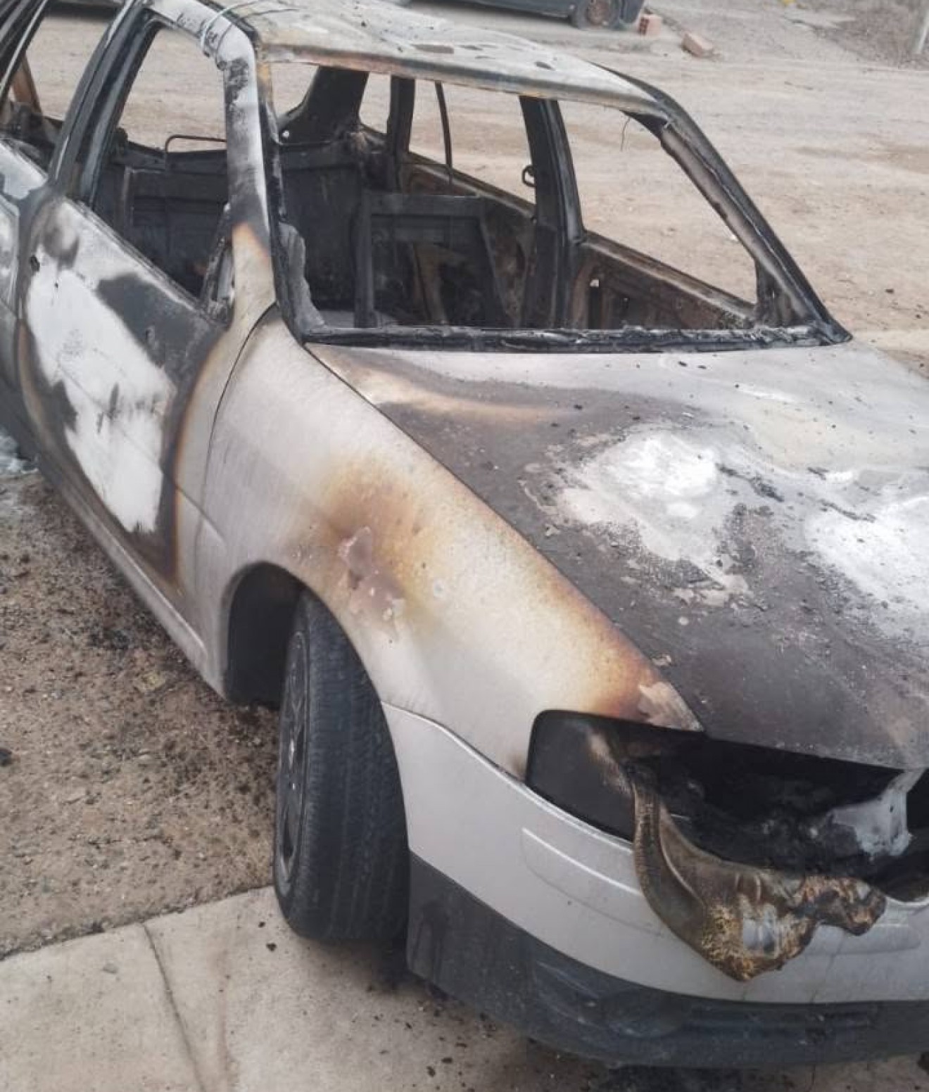 Puerto Madryn: incendiaron el auto de una familia y buscan información