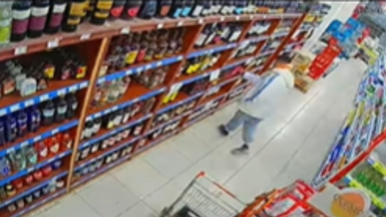 Robó una botella de vino en un autoservicio de Trelew y lo grabaron las cámaras