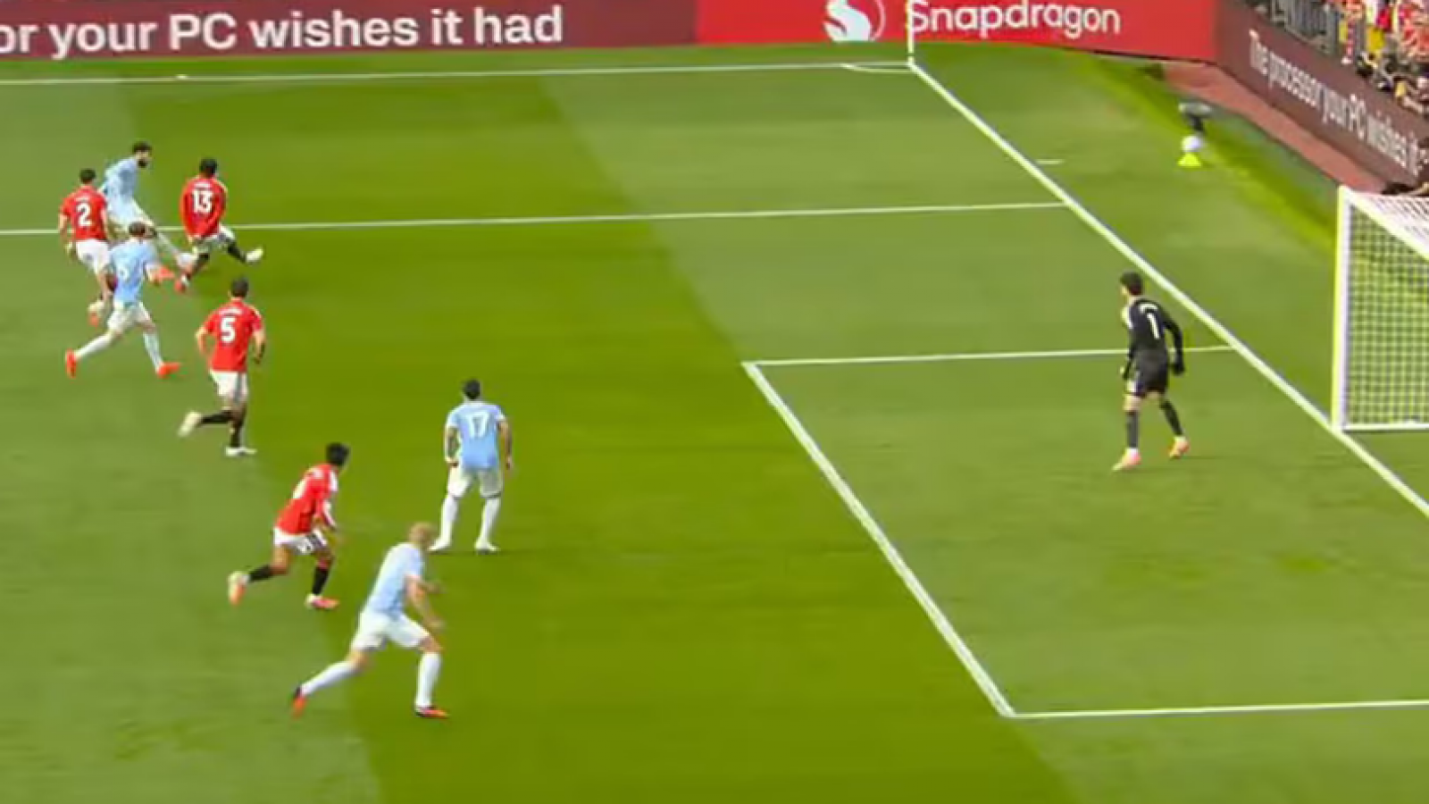 Polémica en el clásico de Manchester: reconocieron un error del VAR