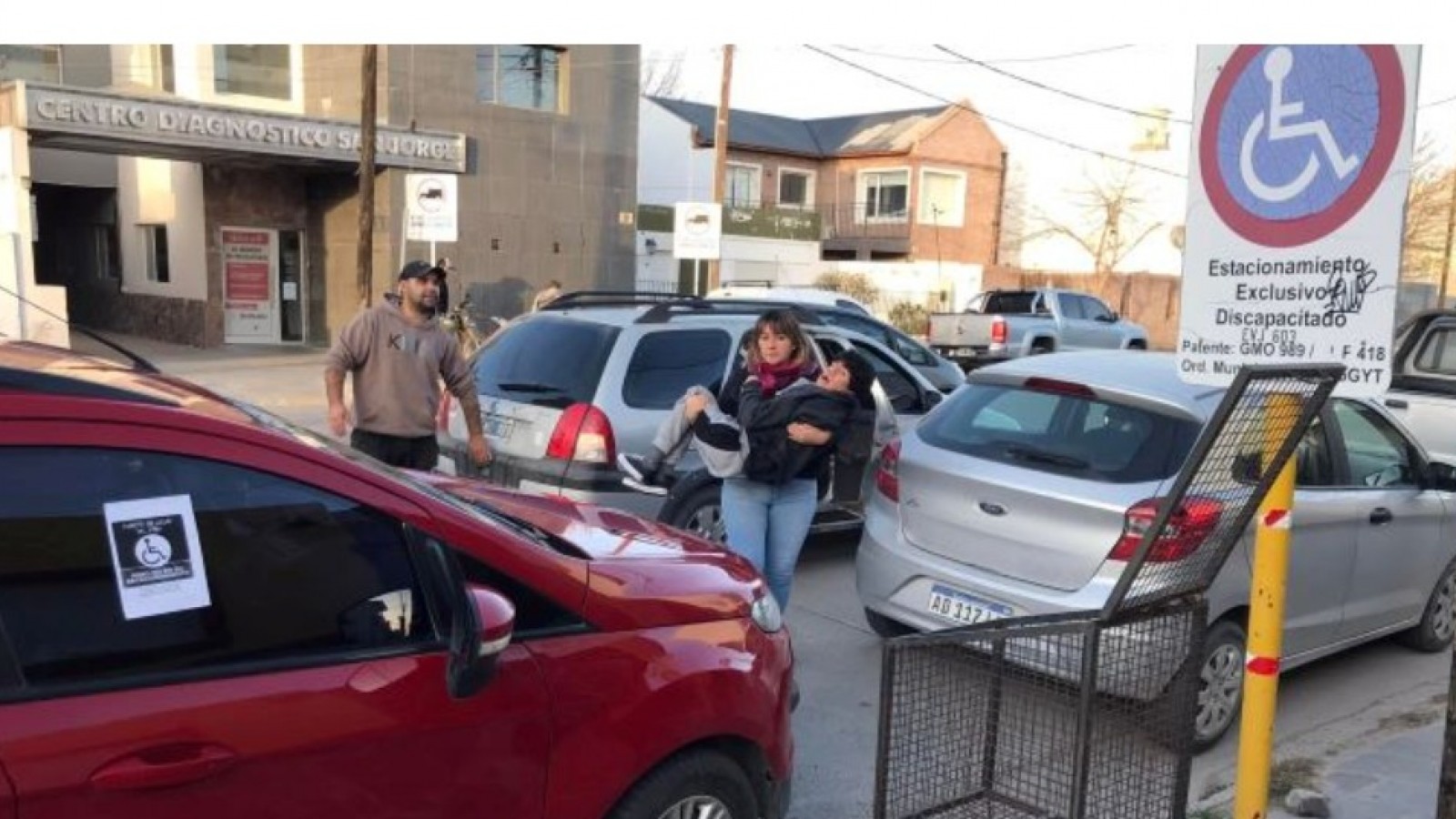 Autos mal estacionados y vecinos al límite: los insólitos antecedentes que hubo en Puerto Madryn