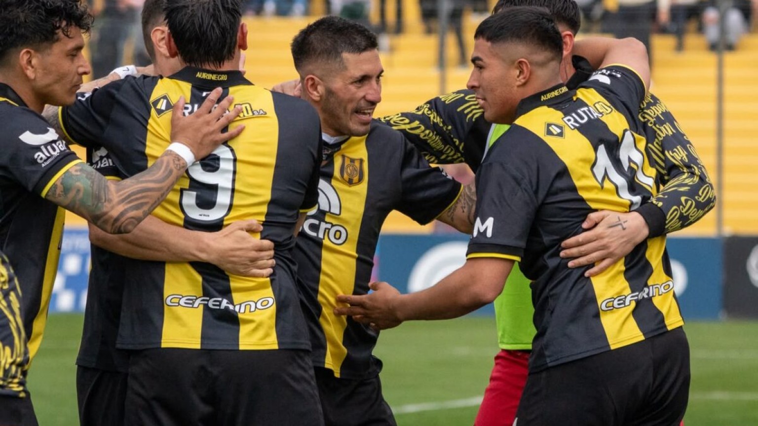 Puerto Madryn: el Aurinegro venció 2-0 a Racing de Córdoba y volvió al cuarto puesto