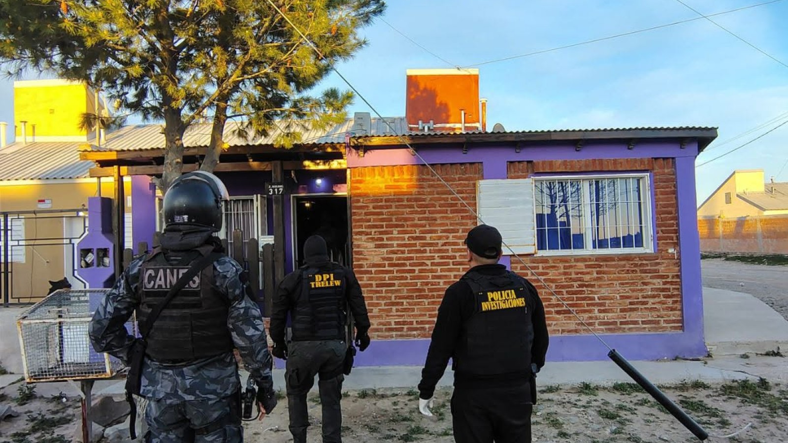 Siete allanamientos por el asalto a la joyería de Trelew: secuestraron una moto y descubrieron una planificación previa