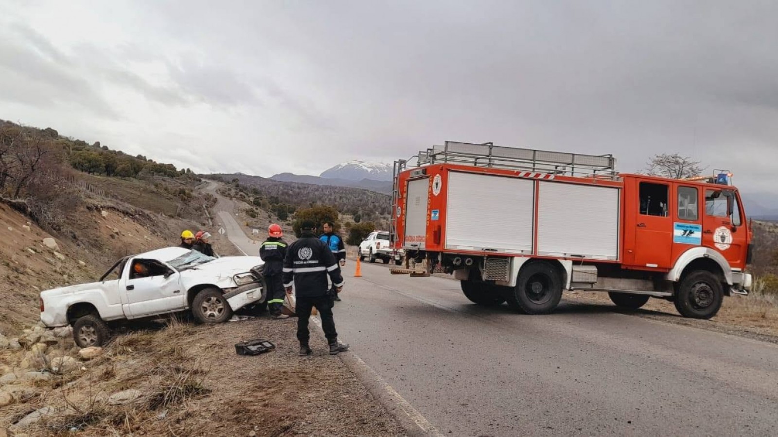 Una camioneta volcó camino a Trevelin: sus ocupantes eran un matrimonio de unos 70 años