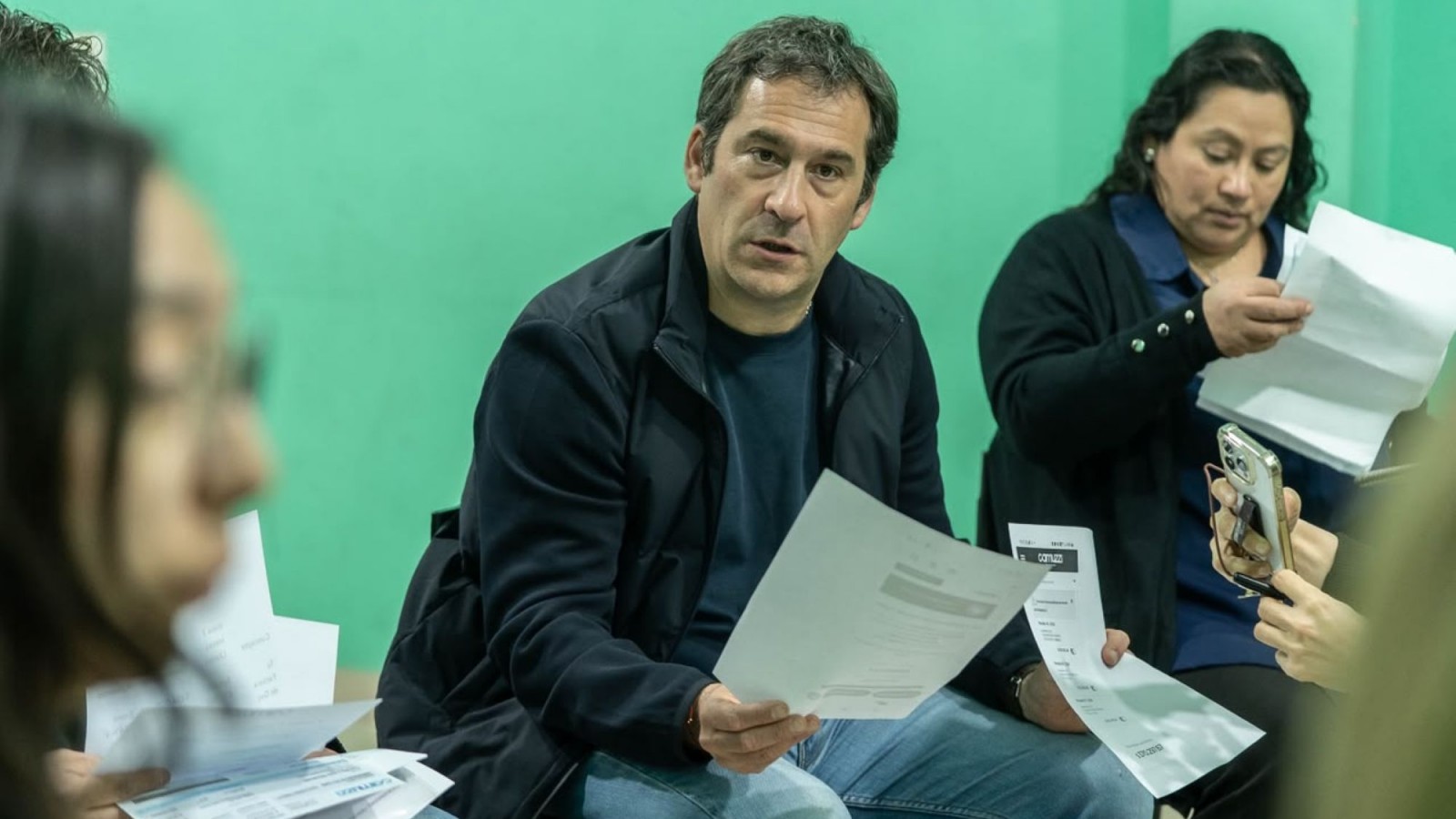 Luque se reunió con vecinos por los aumentos en las facturas de gas: "La gente está eligiendo entre comer o pagar los servicios"