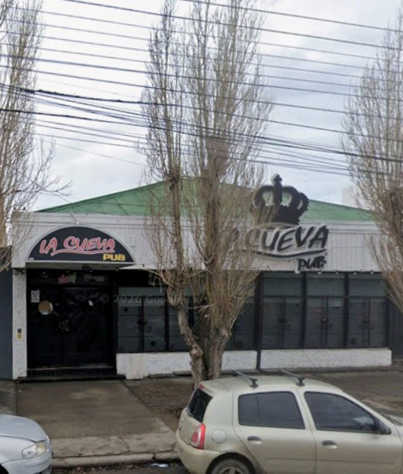 Río Gallegos: dejó a su hija de 7 años encerrada en un auto para ir a bailar y le dictaron una perimetral