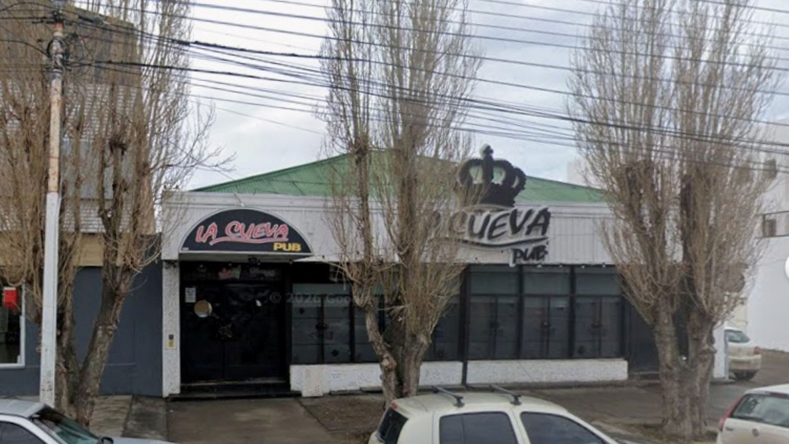 Río Gallegos: dejó a su hija de 7 años encerrada en un auto para ir a bailar y le dictaron una perimetral