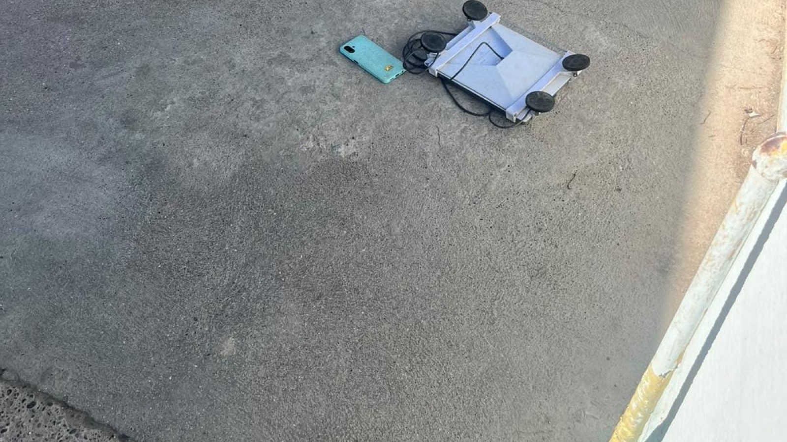 Escapó por un techo, pero lo detuvieron y recuperaron una Starlink y un celular