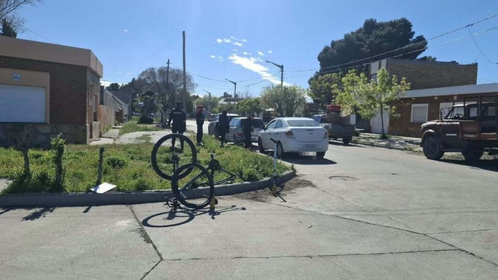 Trelew: una ciclista sufrió lesiones leves tras chocar con un auto