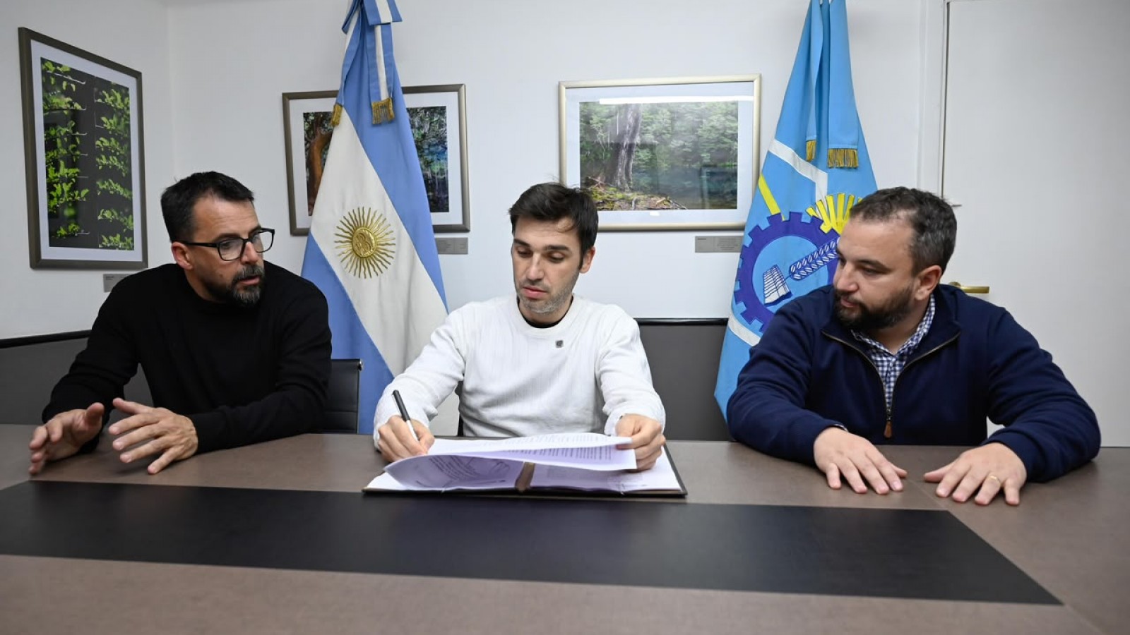 Torres anunció una inversión de casi $5 mil millones para construir 60 viviendas destinadas a trabajadores esenciales en Esquel