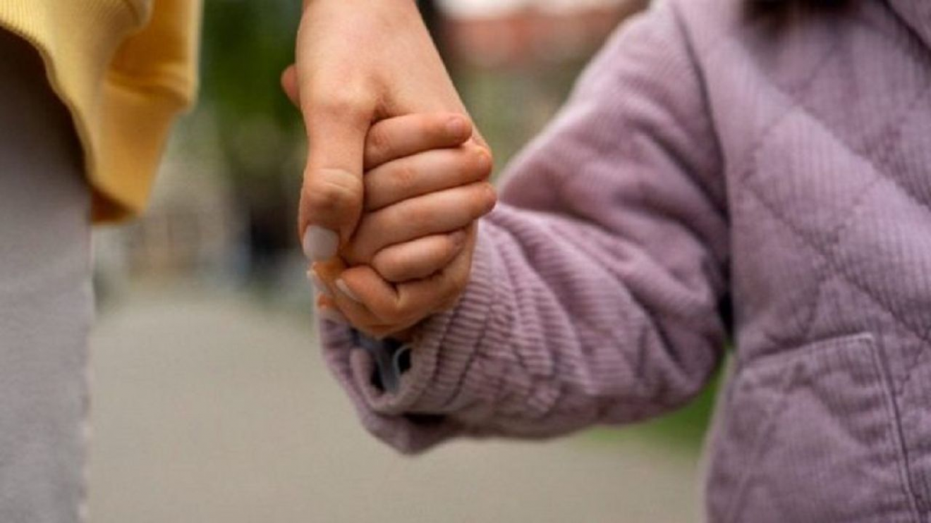 Un acto de amor transitorio: solicitan con urgencia una familia de acogimiento en Puerto Madryn para una niña de 10 años