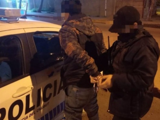 Puerto Madryn: quiso escapar de un control de tránsito y terminó detenido por un pedido de captura