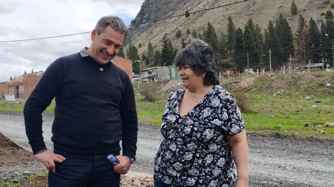 Luque recorrió barrios de Esquel y puso el foco en la falta de oportunidades para los jóvenes