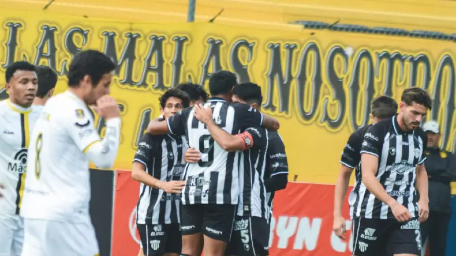 Deportivo Madryn cayó ante Chaco For Ever por un gol en tiempo agónico