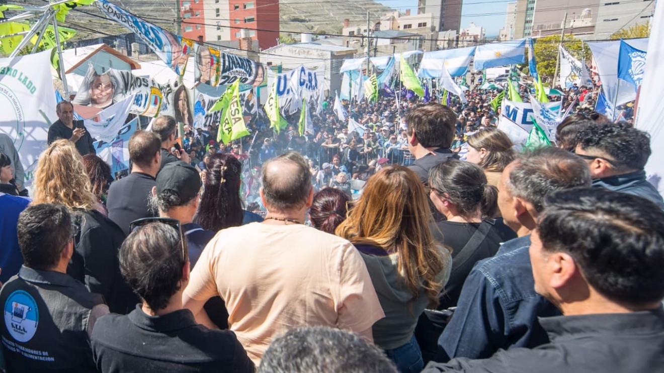 Luque llamó a la unidad del peronismo para enfrentar la crisis social en Chubut