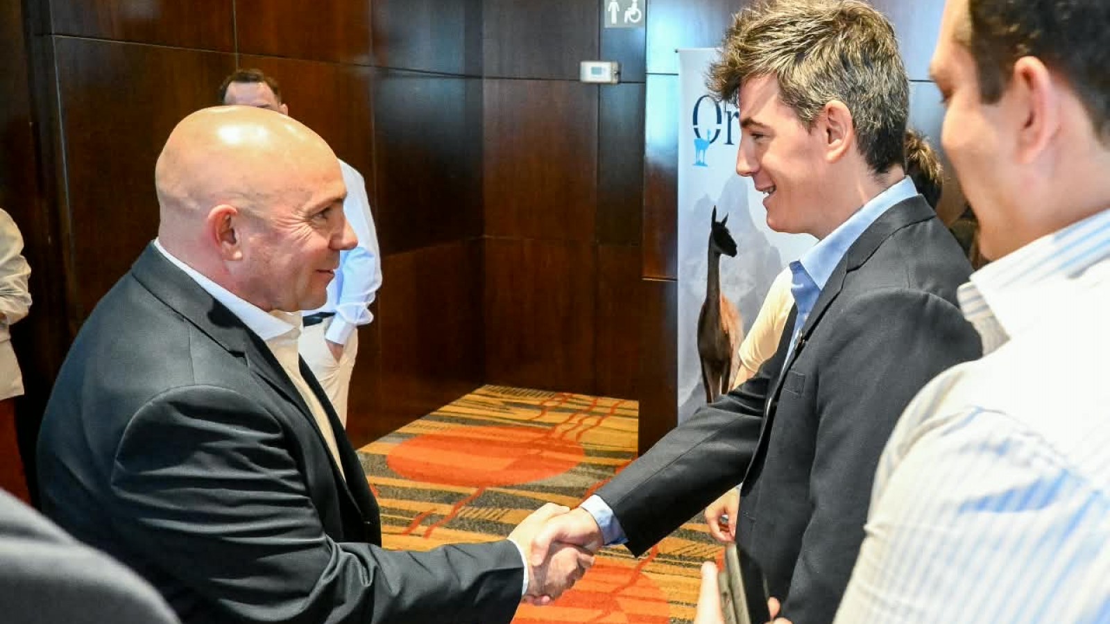 Sastre recibió a jóvenes empresarios de todo en Chubut en Puerto Madryn