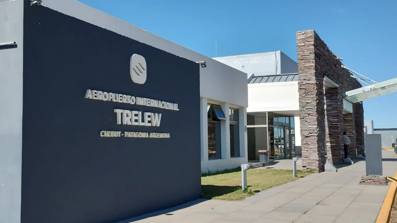 Una falsa alarma que salió cara: un comentario sobre una bomba paralizó el aeropuerto de Trelew