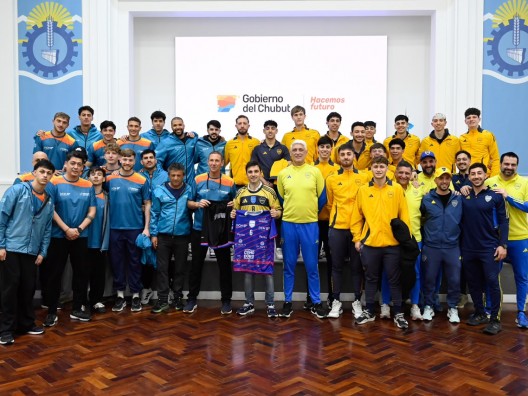 En el marco del aniversario de Trelew, Torres recibió a los planteles de Boca Juniors y Waiwen que disputarán dos encuentros de vóley de primer nivel