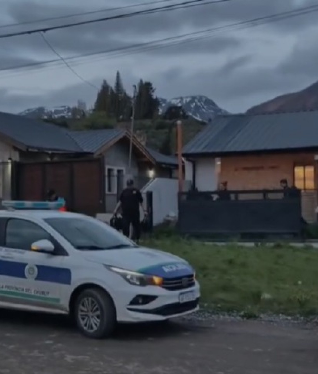 Conmoción en Chubut: denunciaron un extraño olor en una casa y terminaron rescatando a una familia