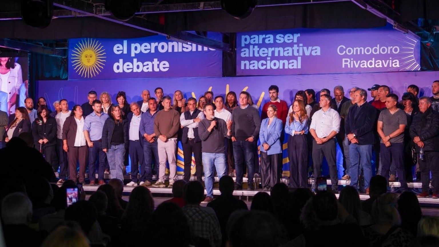 Luque cerró el multitudinario encuentro de Peronismo Federal en Comodoro: "La situación de la gente es crítica y el peronismo tiene que escuchar para transformar la realidad"
