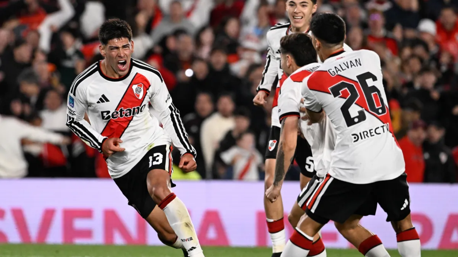 River venció a Racing y se acercó a los puestos de clasificación a la Copa Libertadores