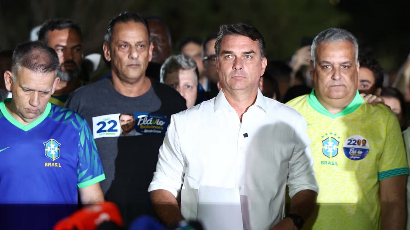 Tras perder con Lula, Flávio Bolsonaro anunció que buscará anular el balotaje en Brasil